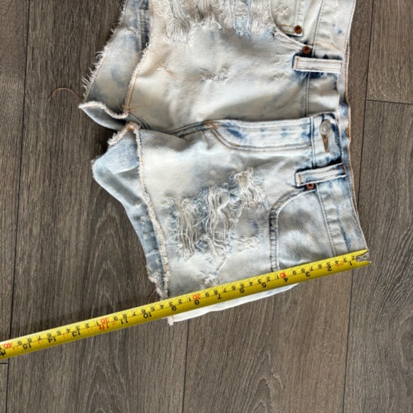 Aritzia TNA Faded Dyed Denim Shorts - Picture 10 of 10